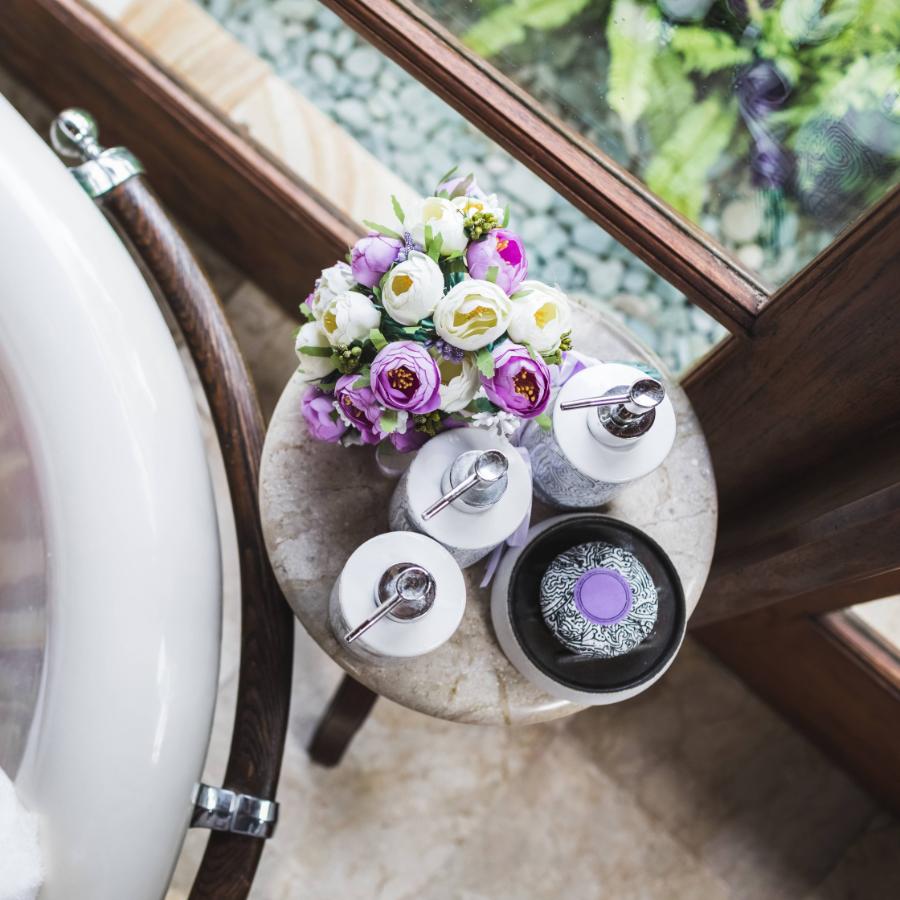 bath-tube-with-tropical-flowers-spa-relaxation-2024-09-22-21-31-16-utc.jpg